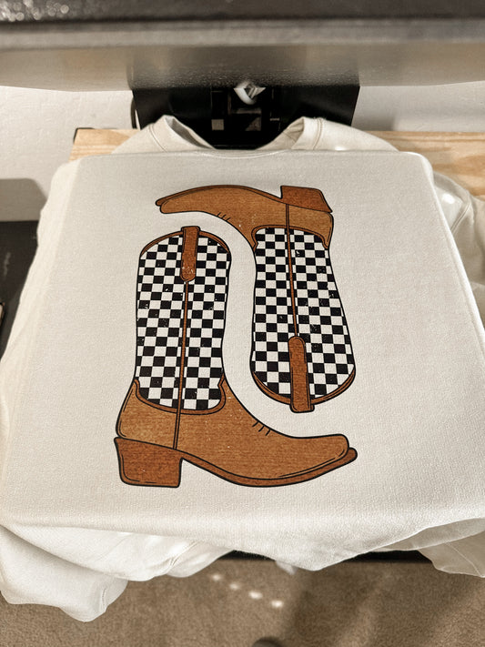 CHECKERED BOOTS CREWNECK