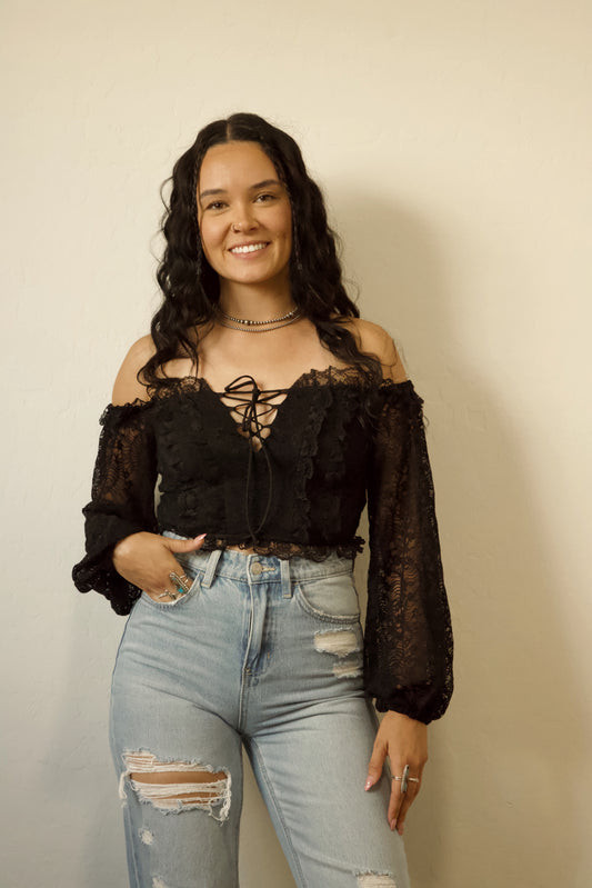 LACE CROP TOP